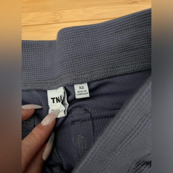 Aritzia TNA wafflex cargo pants - Picture 5 of 5